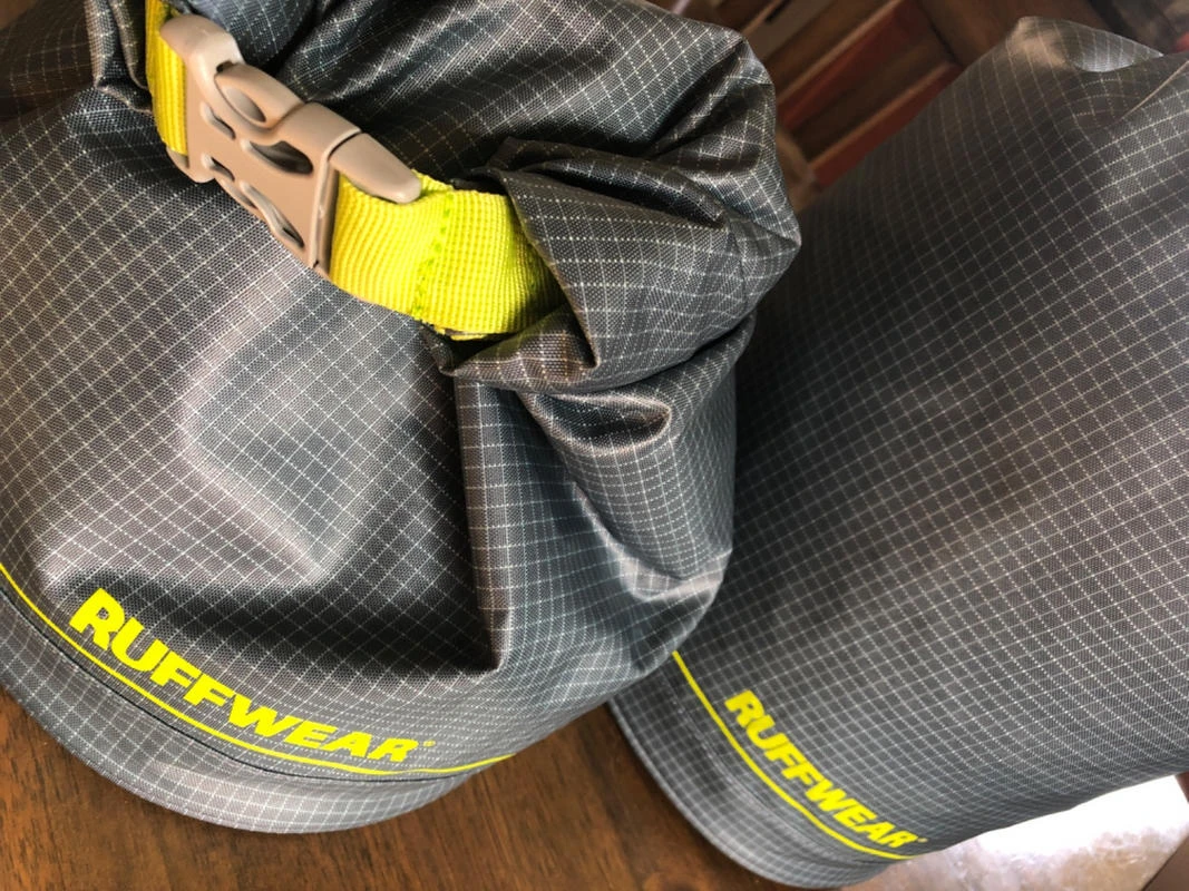 Ruffwear Conteneur à Croquettes De Voyage (10L) 7 Ruffwear Conteneur à Croquettes De Voyage (10L) – Image 5