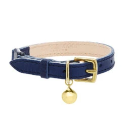 Collier Pour Chat En Cuir Bleu Pop (2 Couleurs) 7 Collier Pour Chat En Cuir Bleu Pop (2 Couleurs) -Pet Haven Soldes Cheahire and Wain navy blue luxury leather cat collar