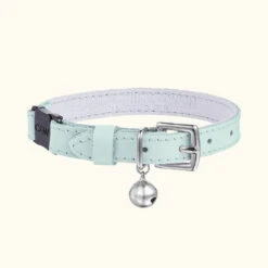 Collier Pour Chat Rococo (3 Couleurs) 14 Collier Pour Chat Rococo (3 Couleurs) -Pet Haven Soldes Cheshire WainLuxuryCatCollarLeatherLightBlue 1800x1800 85a817bf b659 416e 9098 c79f76bc6b4a