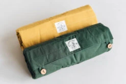 Matelas De Voyage Pour Chien Enroulable Compass Band & Roll -Pet Haven Soldes Compass moss and mustard 1080x 2657bad6 a487 490d a3be 221580ca2149