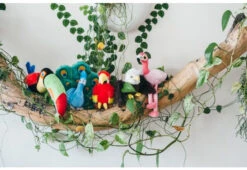 PLAY Peluche Flora Le Flamant Rose -Pet Haven Soldes fetching flock plush toy set lifestyle image