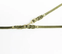 Laisse En Cuir Pour Chien Souple Réglable (3x) -Pet Haven Soldes leather details 2 olive e559207e d6c2 45f3 861e 64c3976fdf45